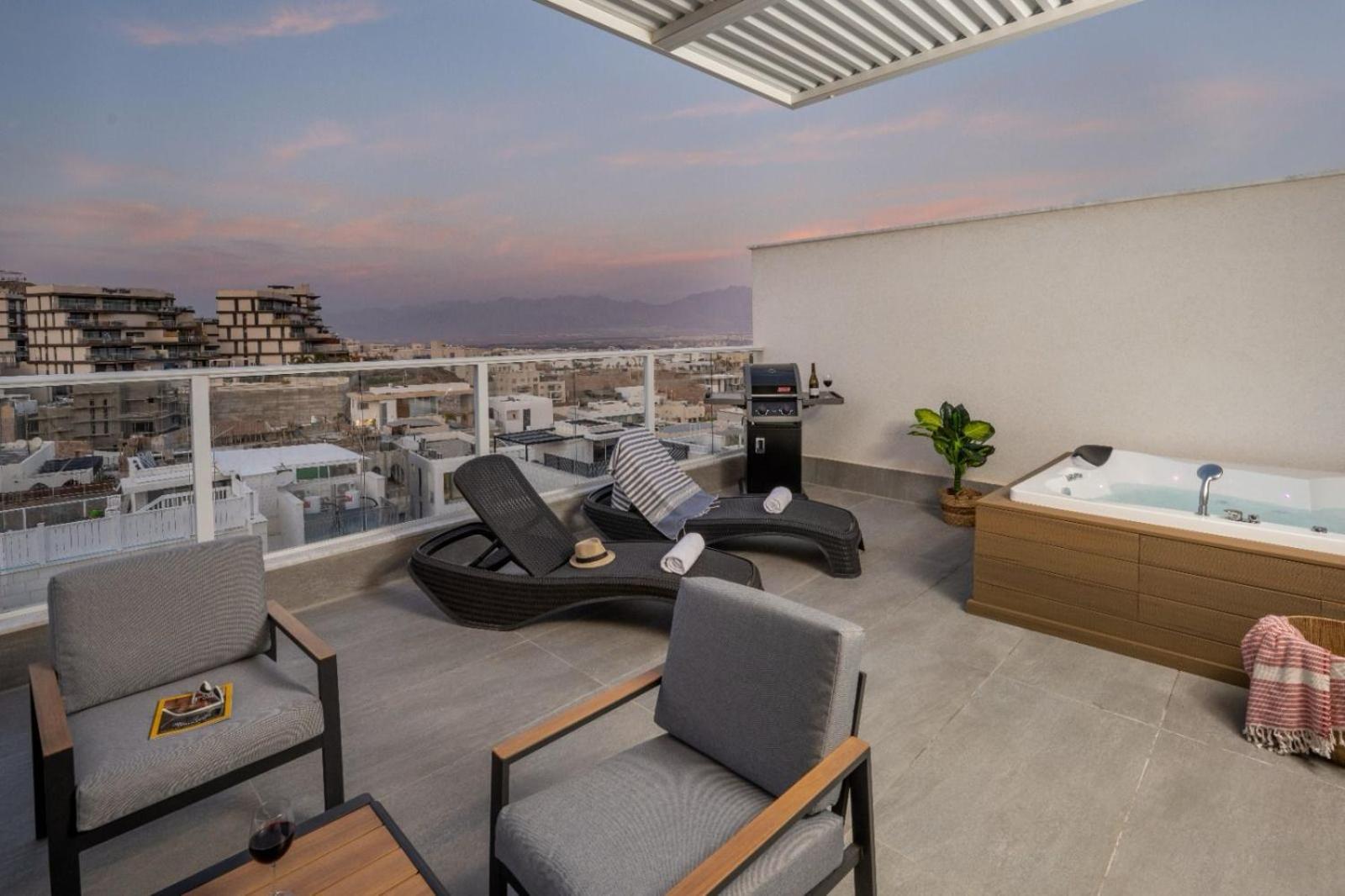 Apartamento Mountain And Sea View - Penthouse With Private Pool Eilat Exterior foto